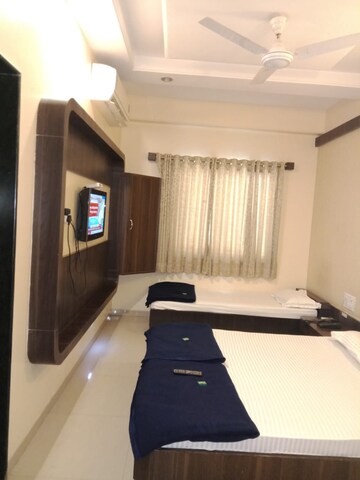 Team Area in 3 BHK Apartment at Kanakia Challengers, Kandivali East – for Rent