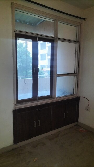 Room in 2 BHK Apartment at SRS Royal Hills, Sector 87 – for Rent