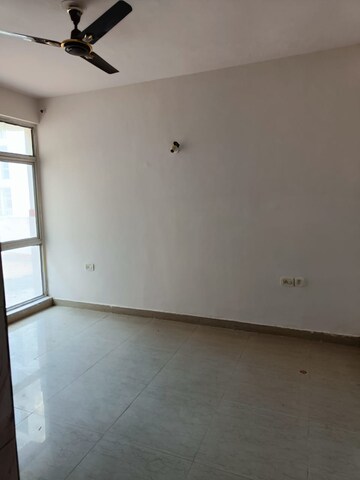 Room in 3 BHK Apartment at Piyush Heights, Sector 89 – for Rent