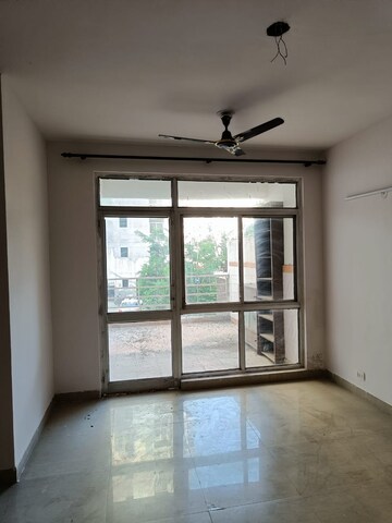 Room in 3 BHK Apartment at Piyush Heights, Sector 89 – for Rent