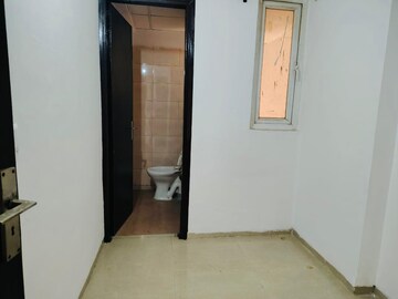 Room in 4 BHK Apartment at DLF The Camellias, Sector 42 – for Sale