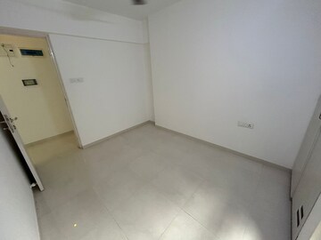 Room in 3 BHK Apartment at Regency Towers, Kavesar – for Rent