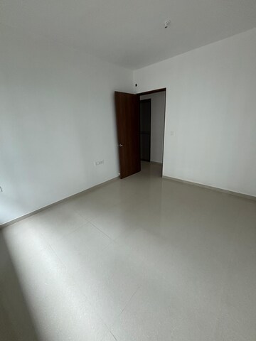 Room in 2 BHK Apartment at Runwal Eirene, Balkum Pada – for Rent