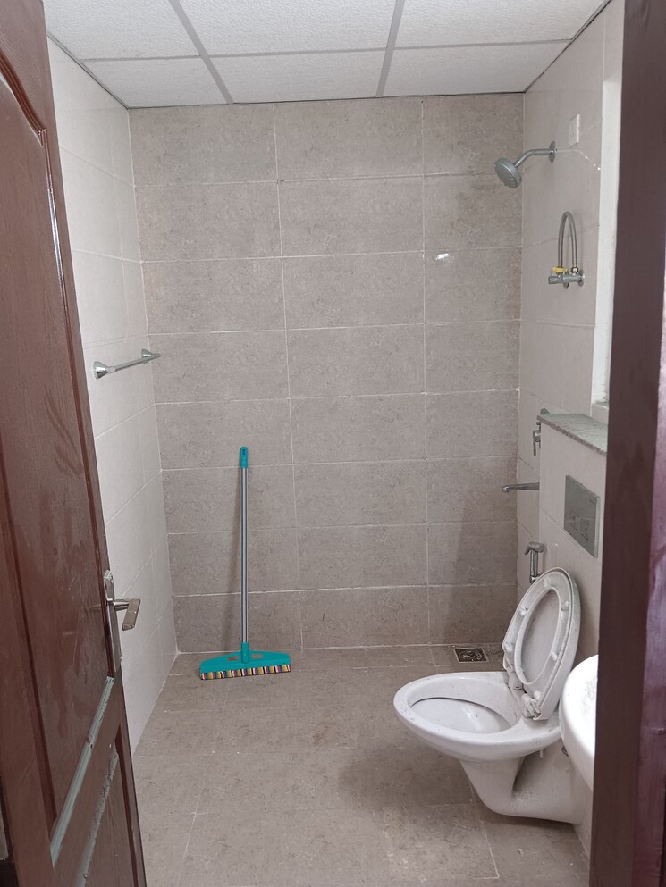 Bathroom, omaxe-royal-residency-faridabad 3 Bedroom 1925 Sq.Ft. Apartment In Sector 79 Faridabad 9175029