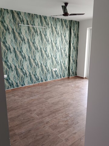 Room in 3 BHK Apartment at Omaxe Royal Residency Faridabad, Sector 79 – for Rent