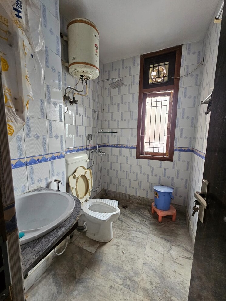 Bathroom, sector 6 dwarka 3 Bedroom 1800 Sq.Ft. Apartment In Sector 6 Dwarka Delhi 9175147