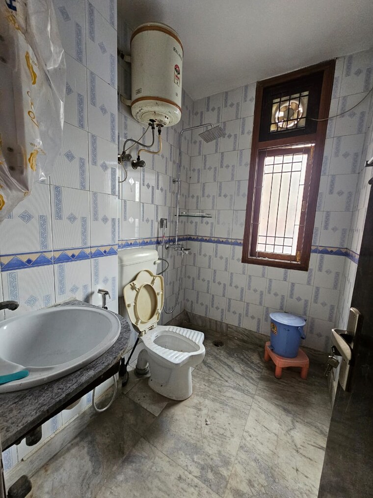 Bathroom, sector 6 dwarka 3 Bedroom 1800 Sq.Ft. Apartment In Sector 6 Dwarka Delhi 9175147