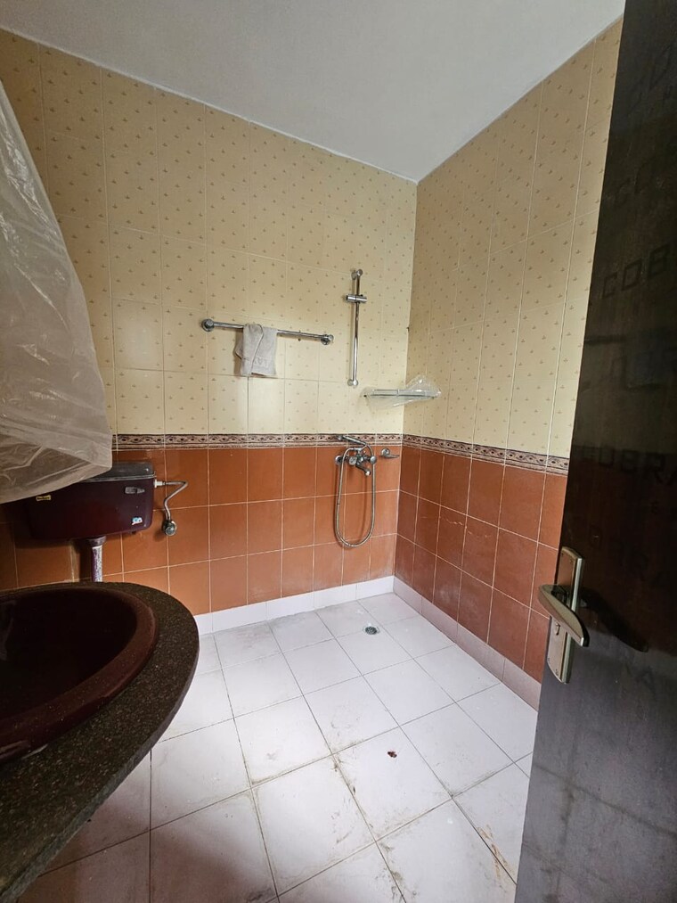 Bathroom, sector 6 dwarka 3 Bedroom 1800 Sq.Ft. Apartment In Sector 6 Dwarka Delhi 9175147