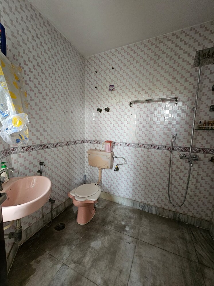 Bathroom, sector 6 dwarka 3 Bedroom 1800 Sq.Ft. Apartment In Sector 6 Dwarka Delhi 9175147