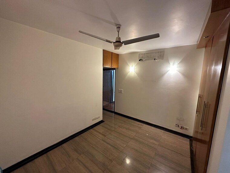 Room, friends colony 2 Bedroom 1200 Sq.Ft. Builder Floor In Friends Colony Delhi 9175150