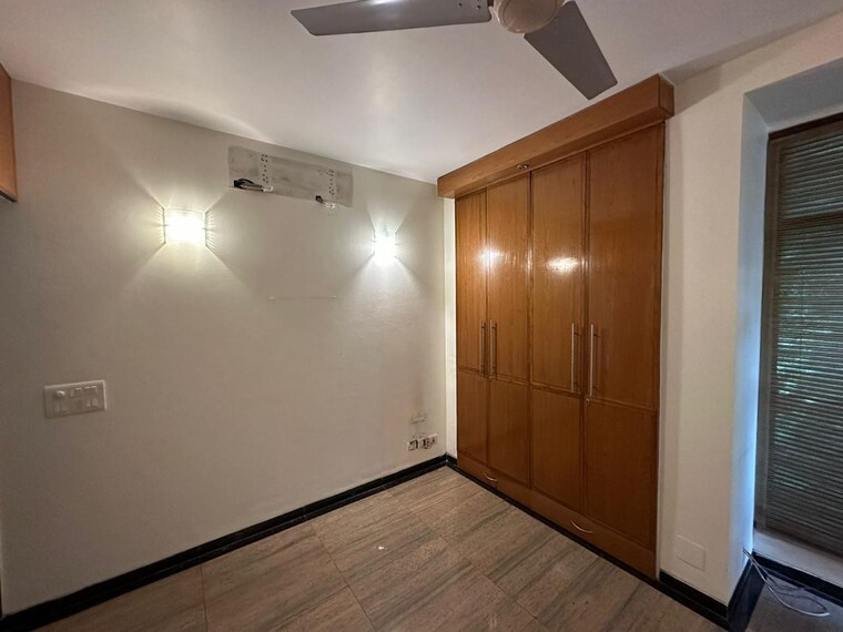 Room, friends colony 2 Bedroom 1200 Sq.Ft. Builder Floor In Friends Colony Delhi 9175150