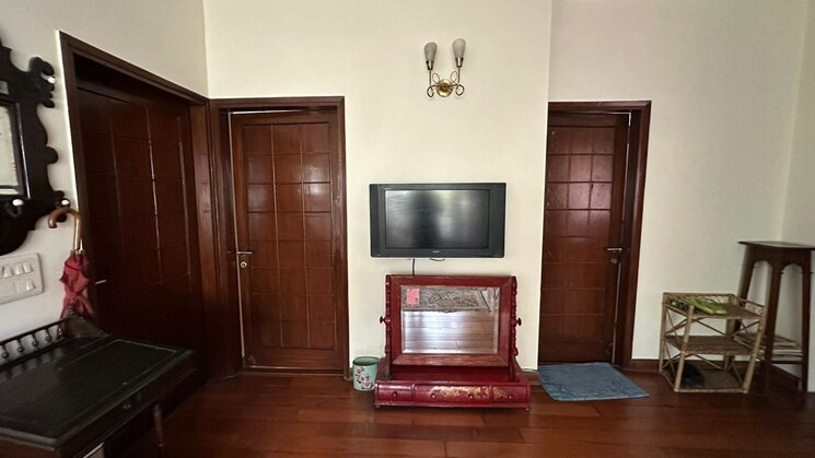 Living Room, friends colony 2 Bedroom 1200 Sq.Ft. Builder Floor In Friends Colony Delhi 9175150