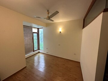 Room in 2 BHK Builder Floor at Friends Colony – for Rent