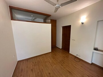 Room in 2 BHK Builder Floor at Friends Colony – for Rent