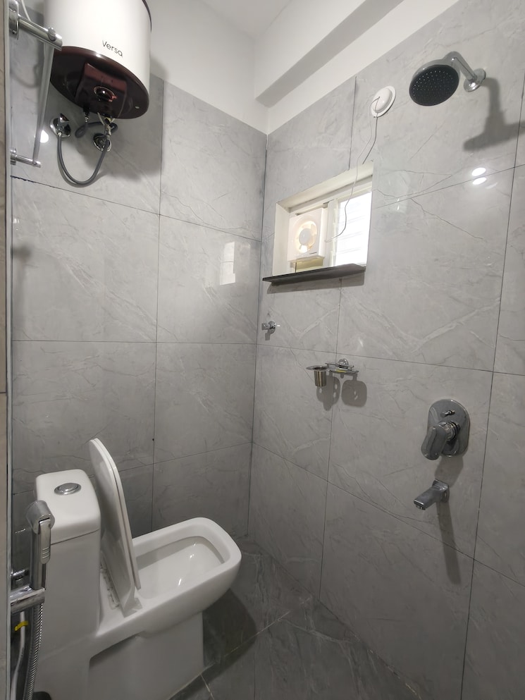 Bathroom, madhapur 1 RK 400 Sq.Ft. Apartment In Madhapur Hyderabad 9175162