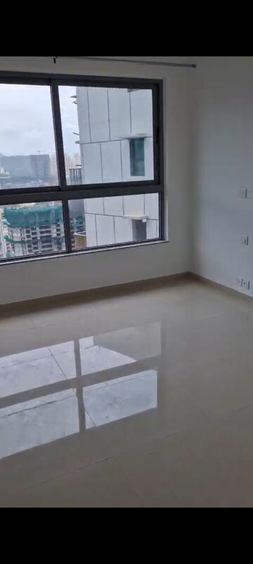 Room in 3 BHK Apartment at Kalpataru Immensa, Kolshet Road – for Rent