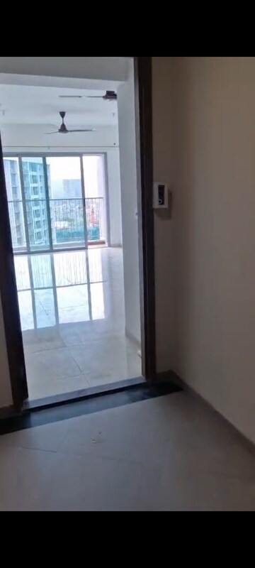 Room in 3 BHK Apartment at Kalpataru Immensa, Kolshet Road – for Rent