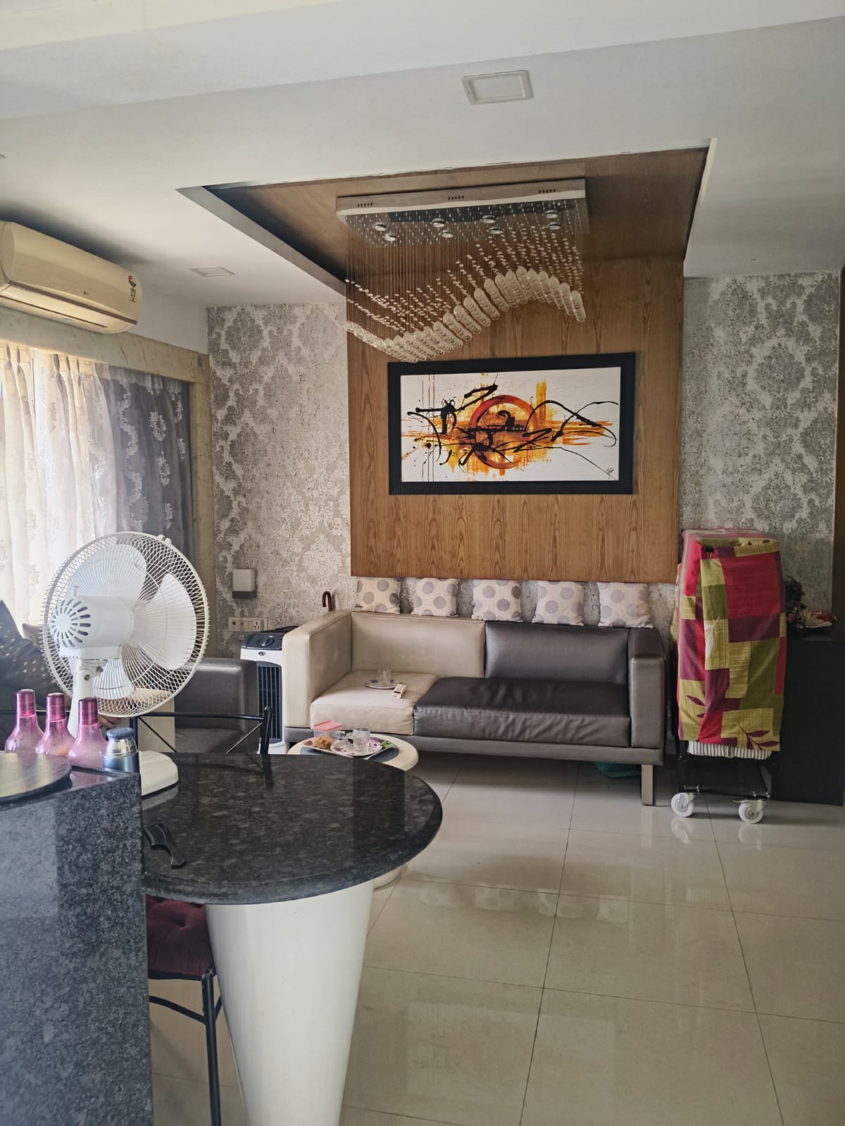 1 BHK Apartment For Rent in Crescent Solitaire