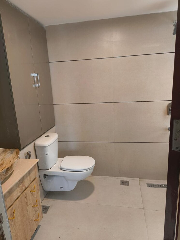 Bathroom, nirvana-courtyard 3 Bedroom 2150 Sq.Ft. Builder Floor In Sector 50 Gurgaon 9175214