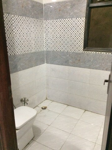 Bathroom in 2 BHK Builder Floor at SS Mayfield Gardens, Sector 51 – for Rent