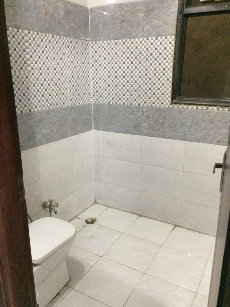 Bathroom, ss-mayfield-gardens 2 Bedroom 1250 Sq.Ft. Builder Floor In Sector 51 Gurgaon 9175224