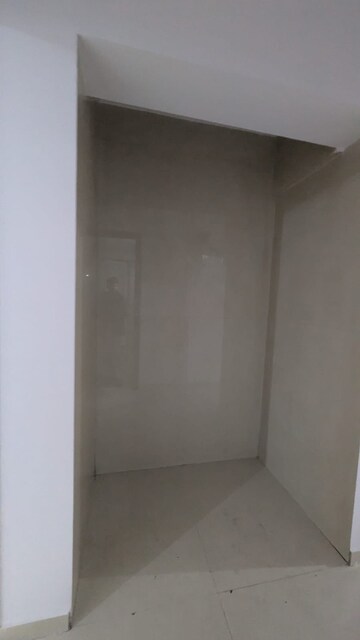 Room in 3 BHK Apartment at Kabra Hyde Park, Manpada – for Rent