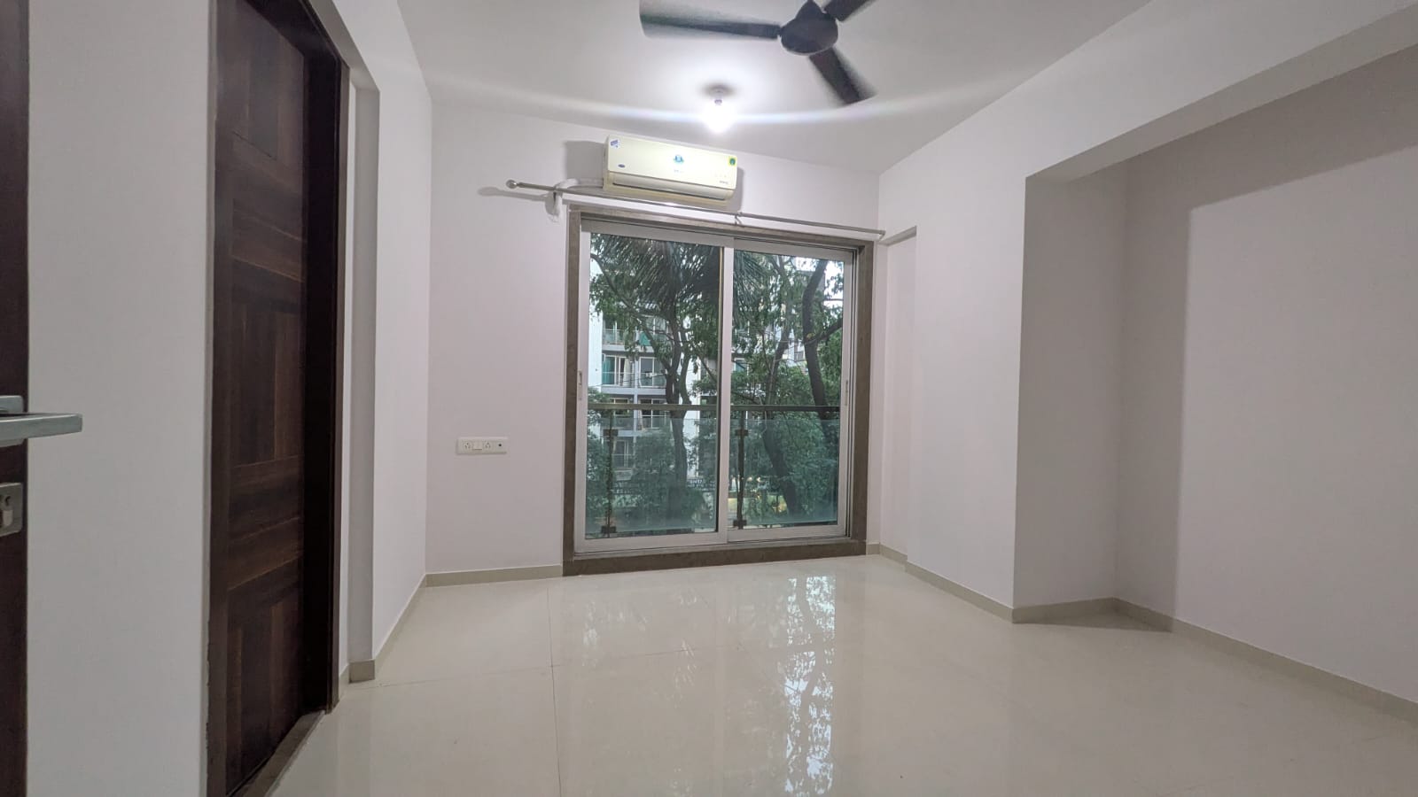 2 BHK + Extra Room Apartment For Rent in Kabra Hyde Park