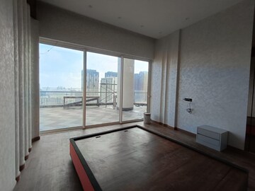 Room in 5 BHK Apartment at Indiabulls Sky Forest, Lower Parel – for Rent