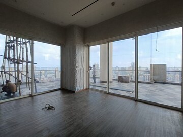 Room in 5 BHK Apartment at Indiabulls Sky Forest, Lower Parel – for Rent