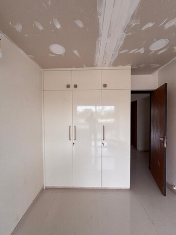 Room in 3.5 BHK Apartment at Moreshwar 19 East, Nerul – for Rent
