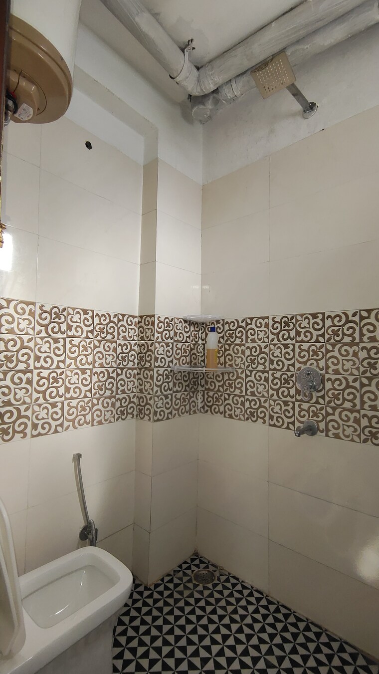 Bathroom, palm-residency-chhatarpur 2 Bedroom 810 Sq.Ft. Builder Floor In Chattarpur Delhi 9175345
