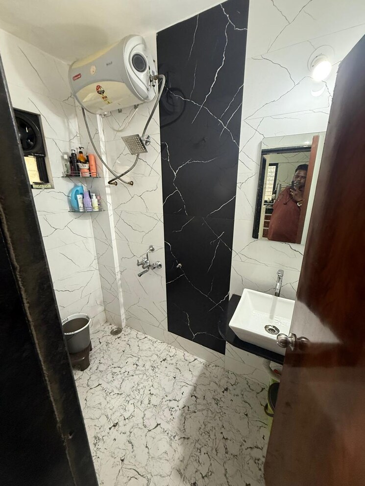 Bathroom, karve nagar 1 Bedroom 600 Sq.Ft. Apartment In Karve Nagar Pune 9175356