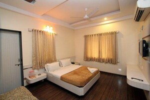 Bedroom in 4 BHK Apartment at Thakur Jewel Tower, Kandivali East – for Sale