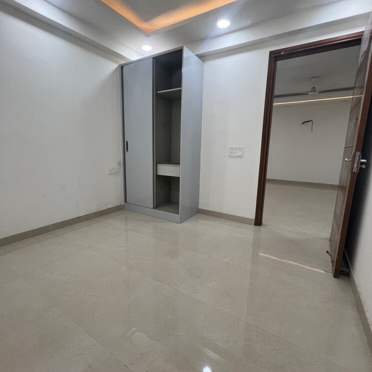 Room, chattarpur 3 Bedroom 130 Sq.Yd. Builder Floor In Chattarpur Delhi 9175445