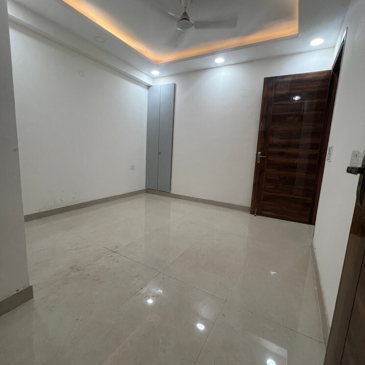 Room, chattarpur 3 Bedroom 130 Sq.Yd. Builder Floor In Chattarpur Delhi 9175445