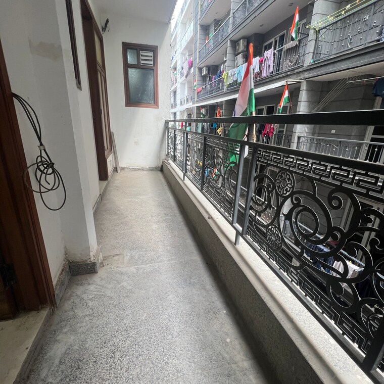 Balcony, chattarpur 3 Bedroom 130 Sq.Yd. Builder Floor In Chattarpur Delhi 9175445