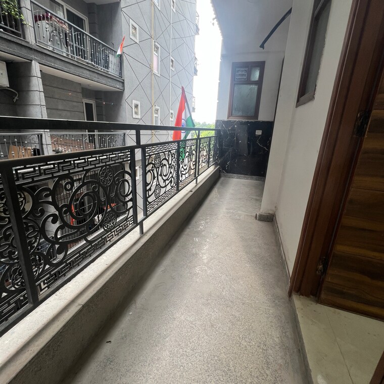 Balcony, chattarpur 3 Bedroom 130 Sq.Yd. Builder Floor In Chattarpur Delhi 9175445