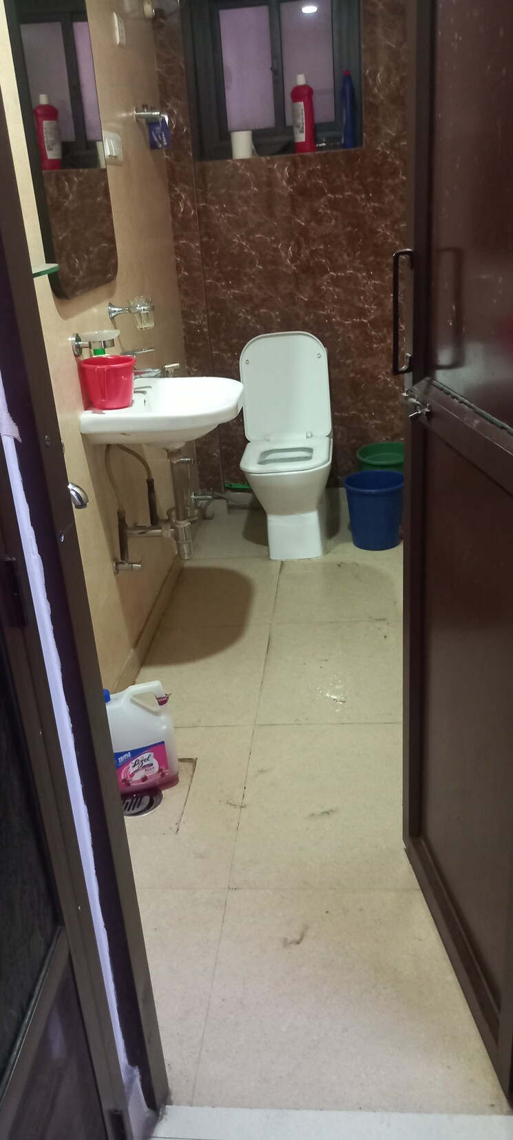 Bathroom, ip extension 2 Bedroom 1000 Sq.Ft. Apartment In Ip Extension Delhi 9175456