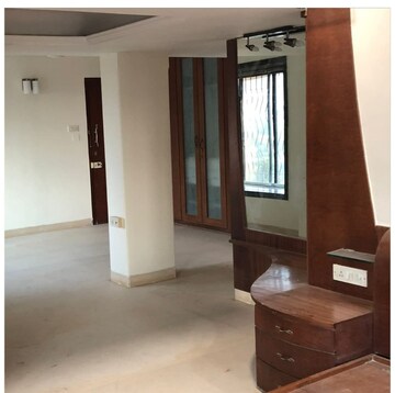 Room in 4 BHK Apartment at Juhu Abhishek Chs Ltd, Andheri West – for Rent