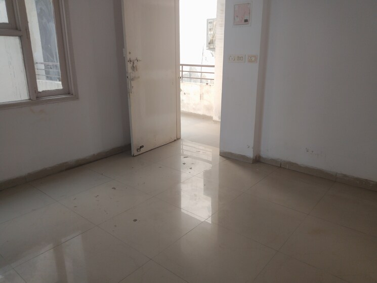 Room, sector 46 2 Bedroom 900 Sq.Ft. Apartment In Sector 46 Faridabad 9175466