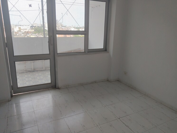 Room, sector 46 2 Bedroom 900 Sq.Ft. Apartment In Sector 46 Faridabad 9175466