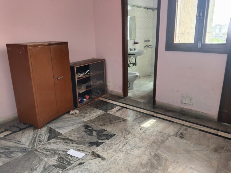 Room, sector 21c 3 Bedroom 1450 Sq.Ft. Apartment In Sector 21c Faridabad 9175472