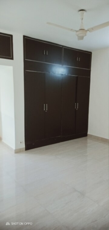 Room in 3 BHK Apartment at DDA Rosewood Apartments, Vasant Kunj – for Rent