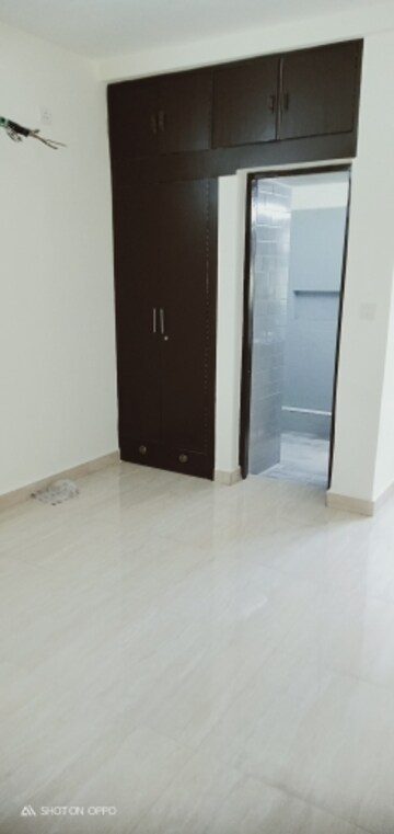 Room in 3 BHK Apartment at DDA Rosewood Apartments, Vasant Kunj – for Rent