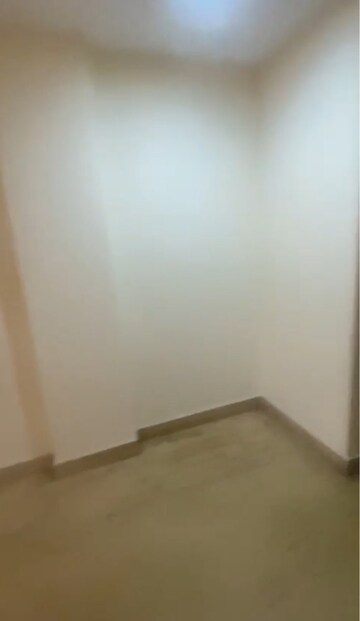 Room in 3.5 BHK Builder Floor at Karol Bagh – for Rent