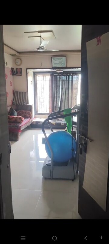 Team Area in 2 BHK Apartment at Kurla West – for Rent