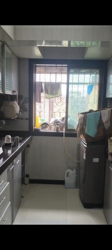 Team Area in 2 BHK Apartment at Kurla West – for Rent