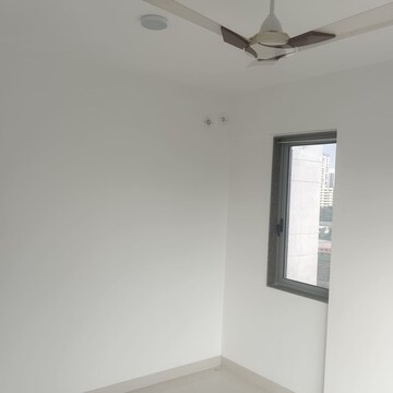 Room in 2 BHK Apartment at Sunteck City Avenue 4, Goregaon West – for Sale