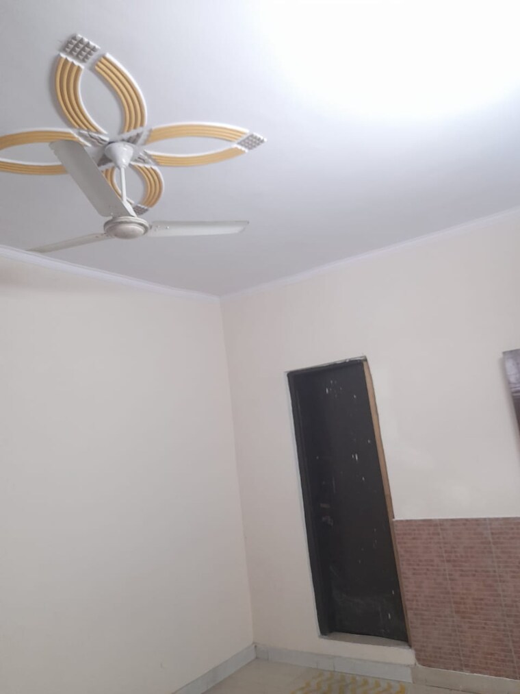 Room, sector 37 2 Bedroom 247 Sq.Yd. Builder Floor In Sector 37 Faridabad 9175530