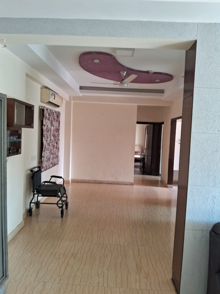  Parking, nimbus-the-hyde-park 2.5 Bedroom 1080 Sq.Ft. Apartment In Sector 78 Noida 9175537